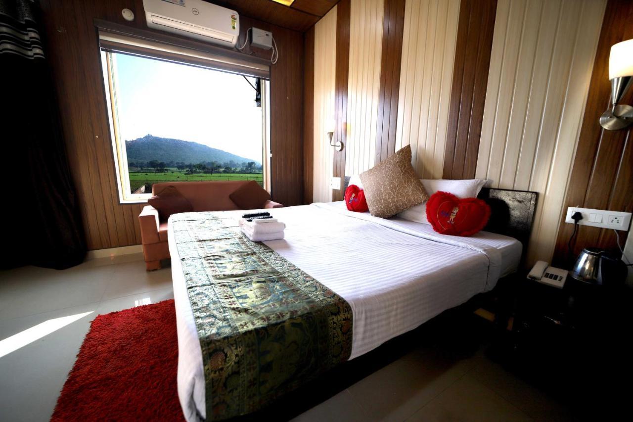 Bundeli Farm Resort Orchha Exterior foto